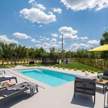 Ferienhaus Mit Privatpool Fur 8 Personen Ca 180 Qm In Oklaj, Dalmatien Dalmatinisches Hinterland Oklaj