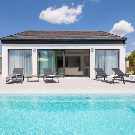Ferienhaus Mit Privatpool Fur 8 Personen Ca 180 Qm In Oklaj, Dalmatien Dalmatinisches Hinterland Σπίτι διακοπών *