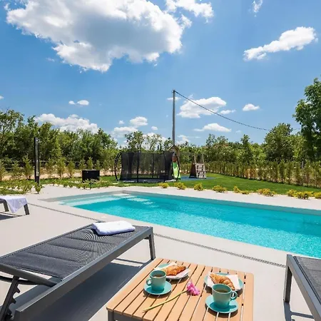 Ferienhaus Mit Privatpool Fur 8 Personen Ca 180 Qm In Oklaj, Dalmatien Dalmatinisches Hinterland