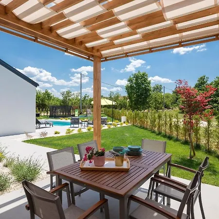 Ferienhaus Mit Privatpool Fur 8 Personen Ca 180 Qm In Oklaj, Dalmatien Dalmatinisches Hinterland Σπίτι διακοπών