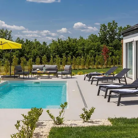 Ferienhaus Mit Privatpool Fur 8 Personen Ca 180 Qm In Oklaj, Dalmatien Dalmatinisches Hinterland * Oklaj