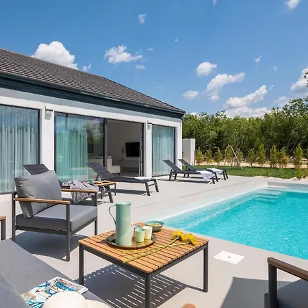 Ferienhaus Mit Privatpool Fur 8 Personen Ca 180 Qm In Oklaj, Dalmatien Dalmatinisches Hinterland *