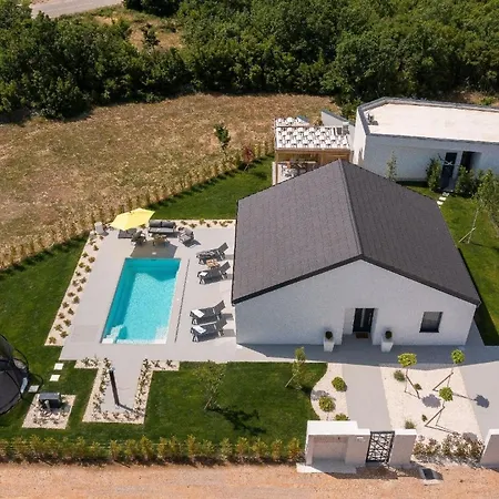 Ferienhaus Mit Privatpool Fur 8 Personen Ca 180 Qm In Oklaj, Dalmatien Dalmatinisches Hinterland * Oklaj